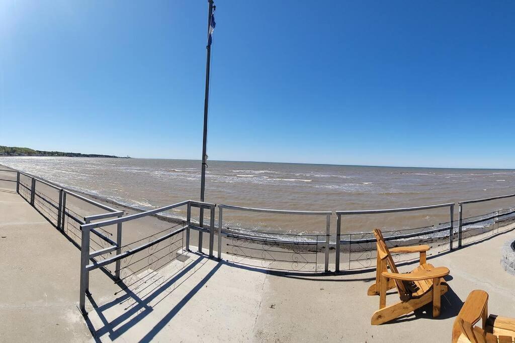 Villa Calypso Avec Vue Sur La Baie De Ste-Luce Sainte-Luce-sur-Mer Luaran gambar